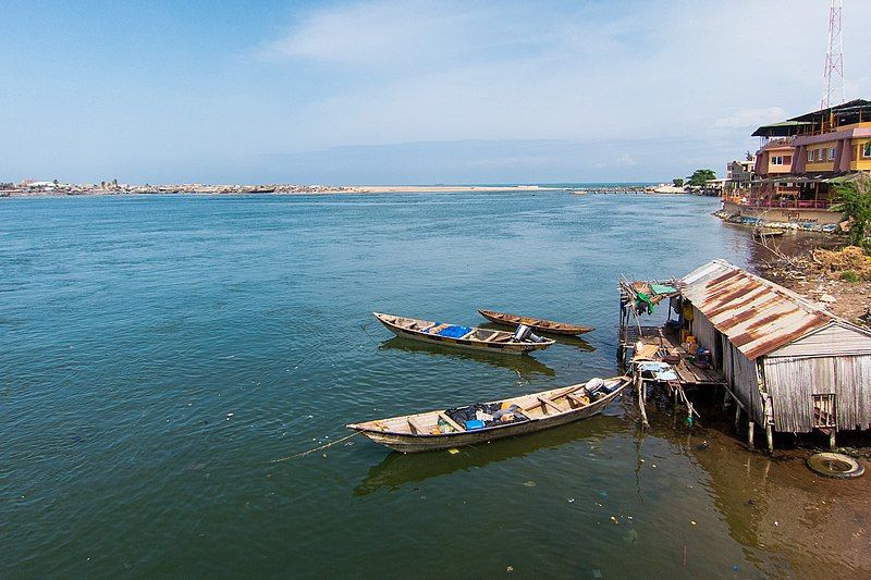 File:Lagoon in Cotonou02.jpg