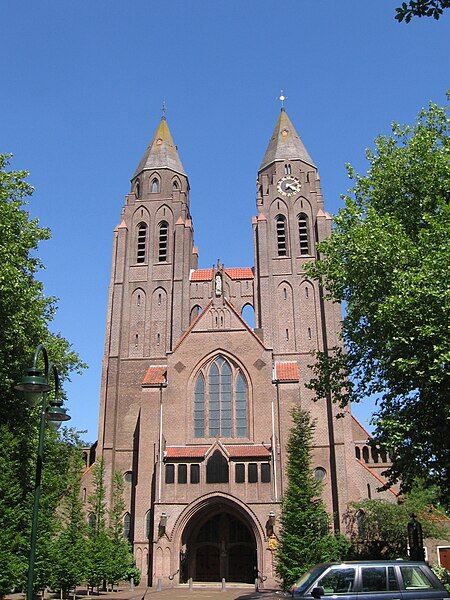 File:Laren kerk 17juni2006.jpg