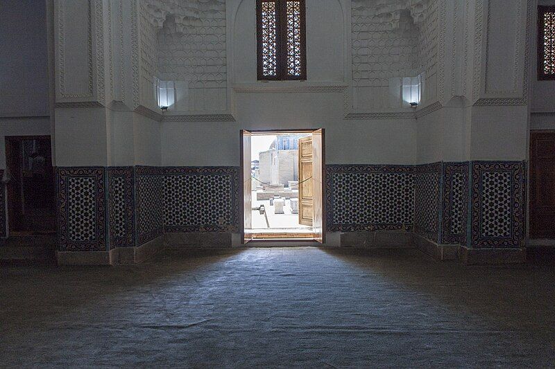 File:Mausoleum Qassim-ibn-Abbas.jpg