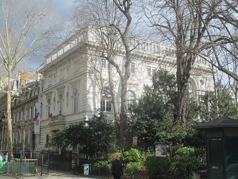 File:Monceau Cernuschi.JPG