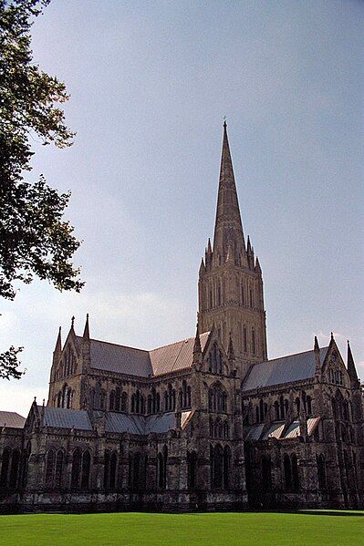 File:SalisburyCathedral01.jpg