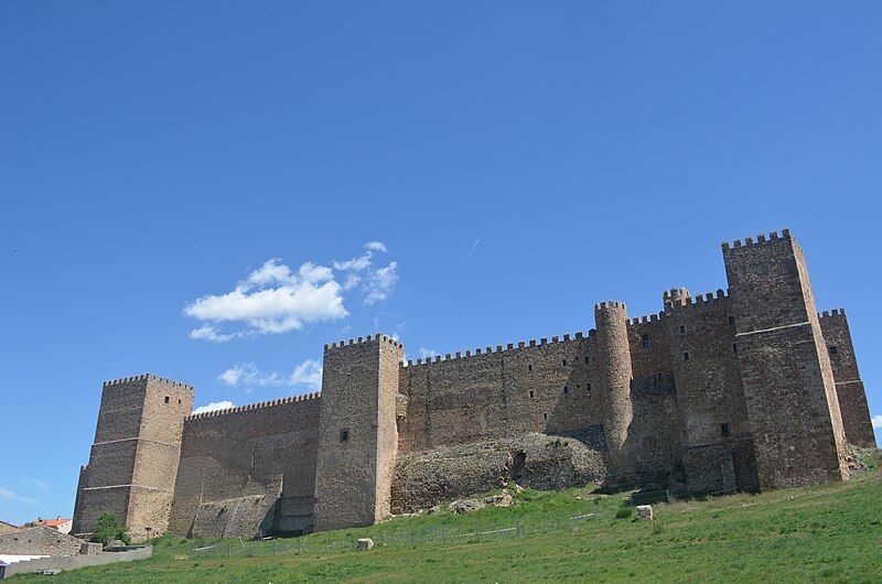 File:Sigüenza Castle.jpg