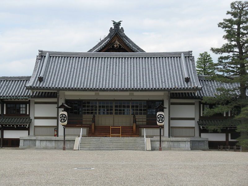 File:Tenrikyo-Headquarter soreiden.jpg