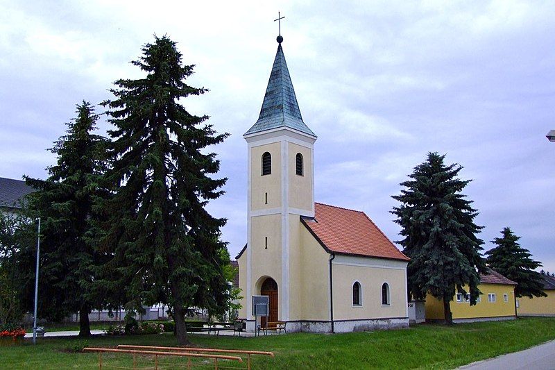 File:Unterhautzental Ortskapelle.jpg