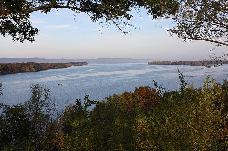 File:UpperMississippiRiverNationalWildlifeFishRefugePanorama.jpg