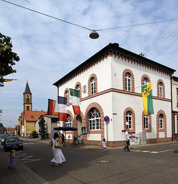 File:Zeiskam-120-Ev Kirche+Rathaus-gje.jpg