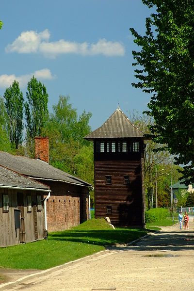 File:Auschwitz 2.JPG