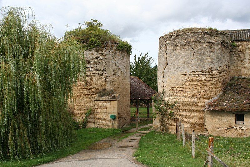 File:Château Courcy.JPG