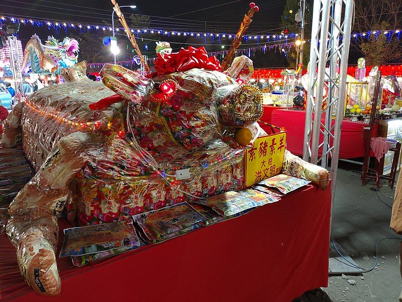 File:Dummy-pig offering,puli,nantou,taiwan.jpg