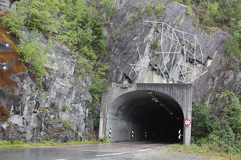 File:Eitråna tunnel 01.jpg