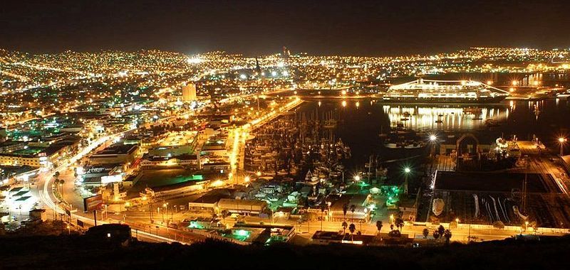 File:Ensenada Noche.jpg