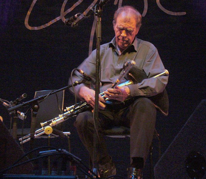 File:Finbar Furey (7015370035).jpg