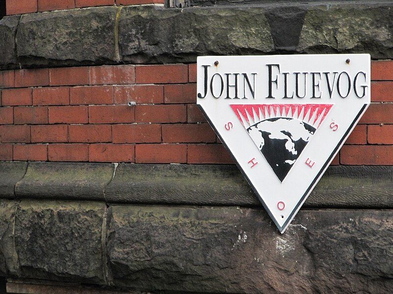 File:Fluvog-Sign-Boston.JPG