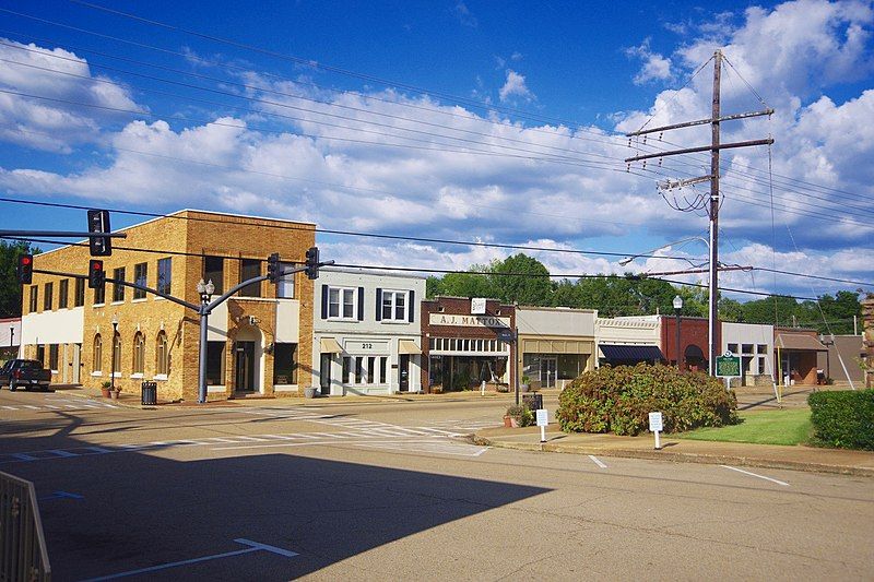 File:Fulton-Main-courthouse-square-ms.jpg