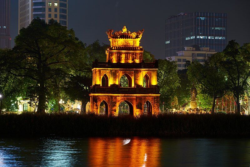 File:Hoan Kiem Lake1.jpg