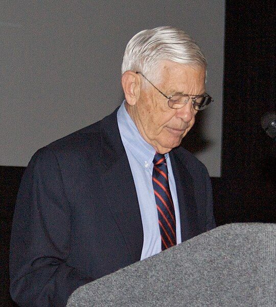 File:Hugh McColl 2009.jpg