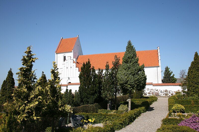 File:Hyllinge kirke 20090411-03.jpg