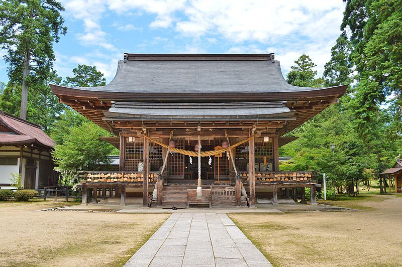 File:Izushi-jinja haiden.JPG