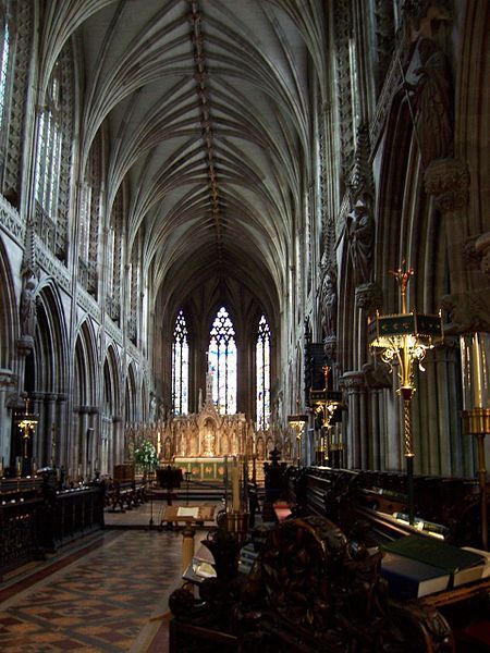 File:Lichfield Cathedral nave.jpg