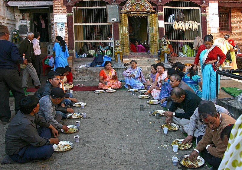 File:Pharping-Vajrayogini-06-Festessen-2007-gje.jpg