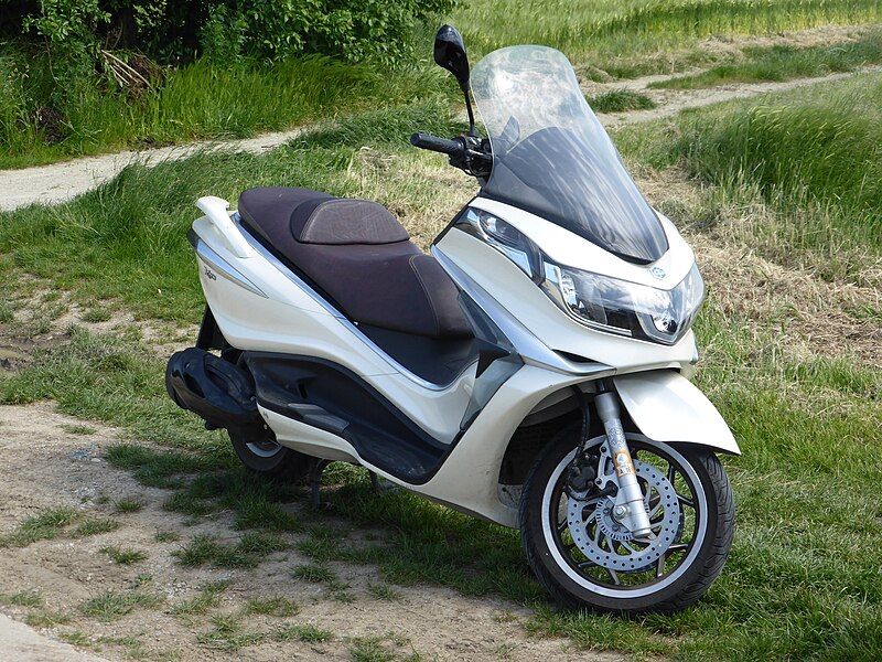 File:Piaggio X10.jpg