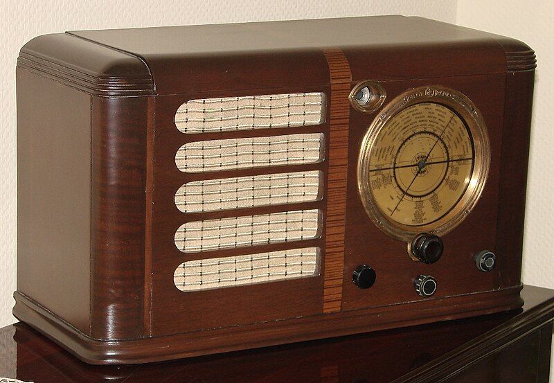 File:Pilot radyo 1938.jpg