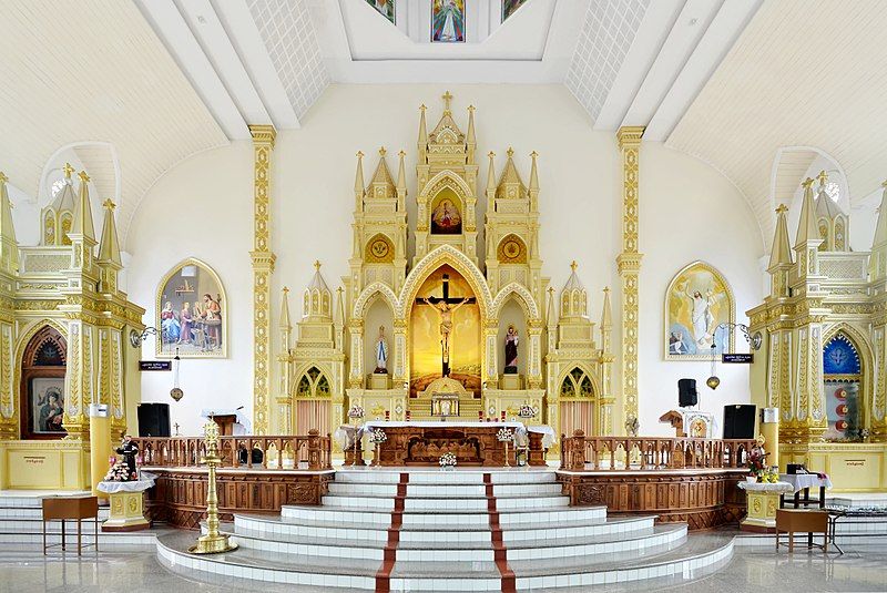 File:Poovathussery Church Thrissur.jpg