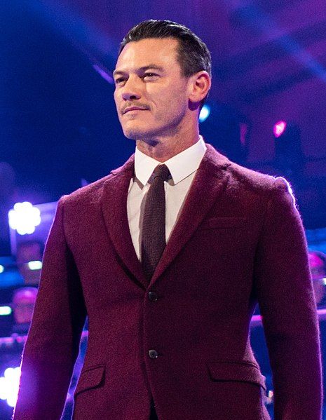 File:Queenbday LukeEvans cropped.jpg