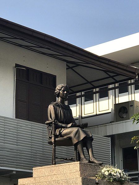 File:Rajinibon School Bangkok.jpg