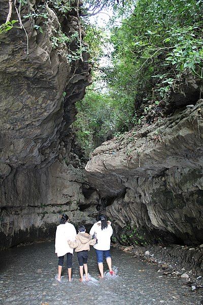 File:Robbers Cave .jpg