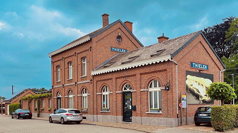 File:Station Tielen Gebouw.jpg