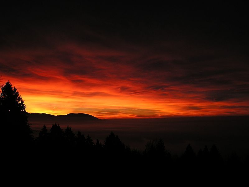 File:Sunrise red-yellow glow.jpg