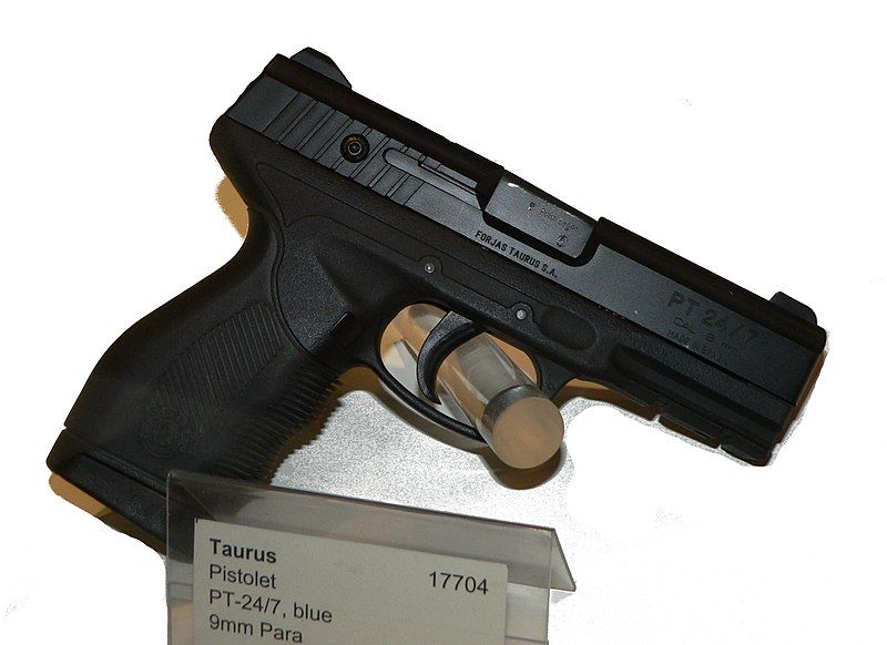 File:Taurus-PT24-p1030114.jpg