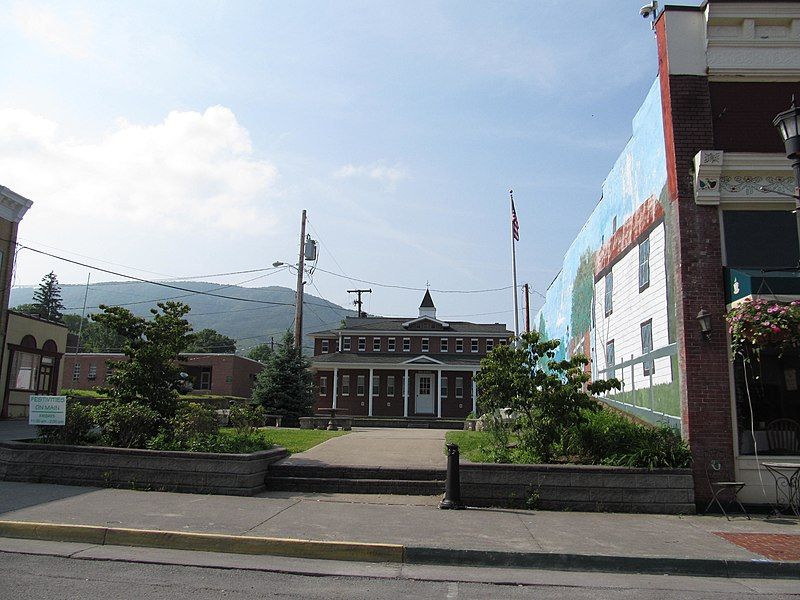 File:Tazewell, Virginia (8127447726).jpg