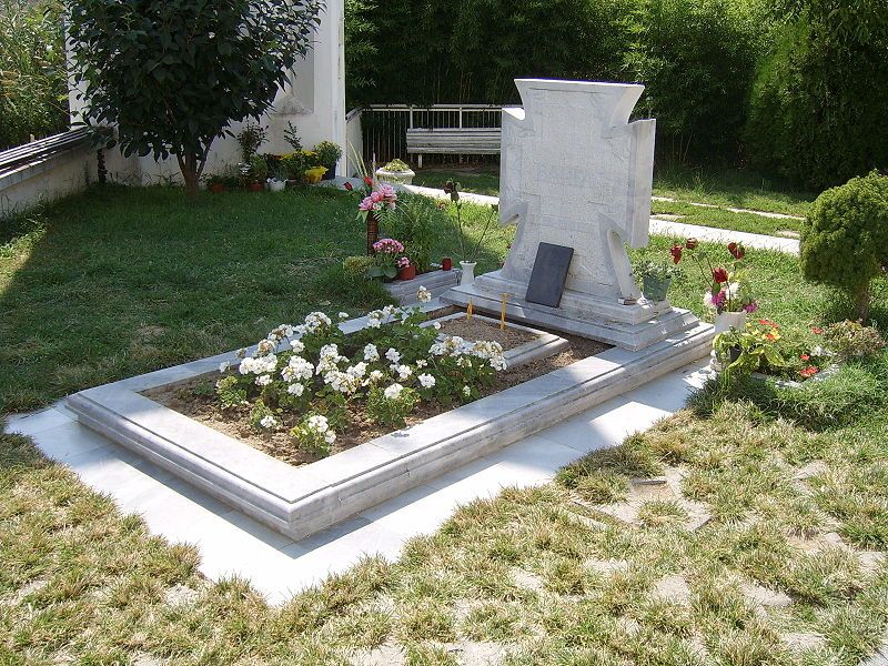 File:Vanga's-Grave-Rupite.JPG