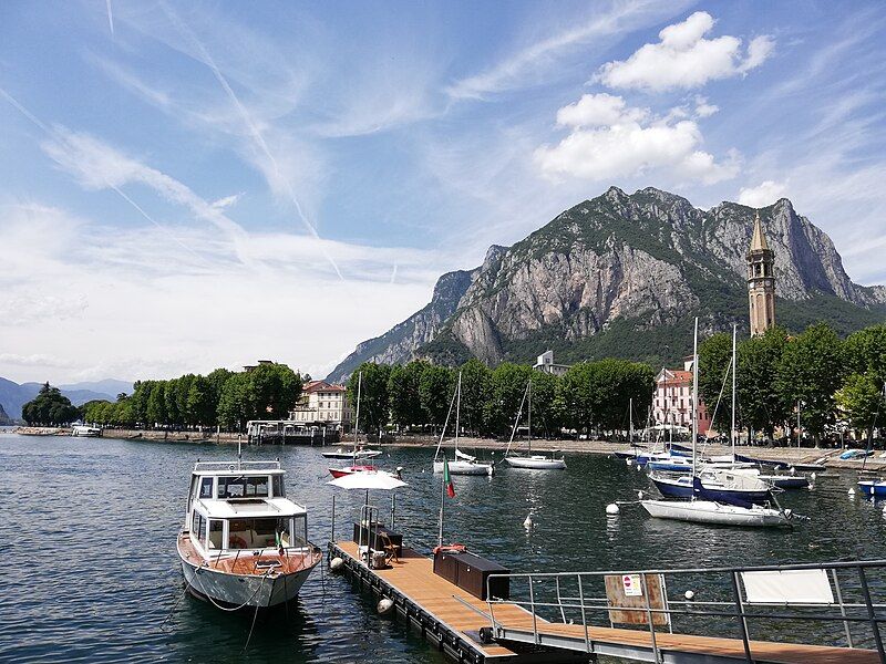 File:Yachts in Lecco.jpg