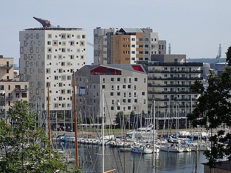 File:Aarhus Ø (ungdomsboligerne).jpg