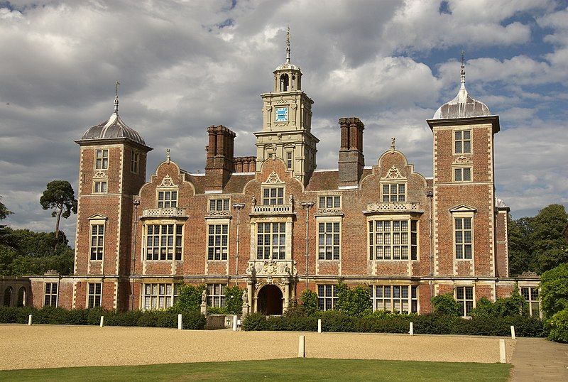 File:Blickling Hall (3894739420).jpg