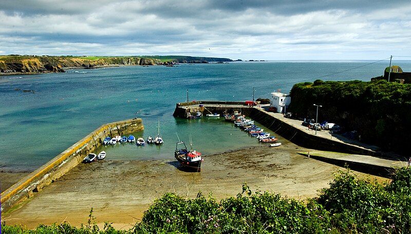 File:Boatstrand Harbour.jpg