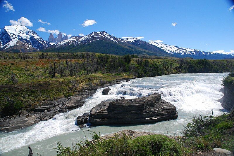 File:Cascada Rio Paine.jpg