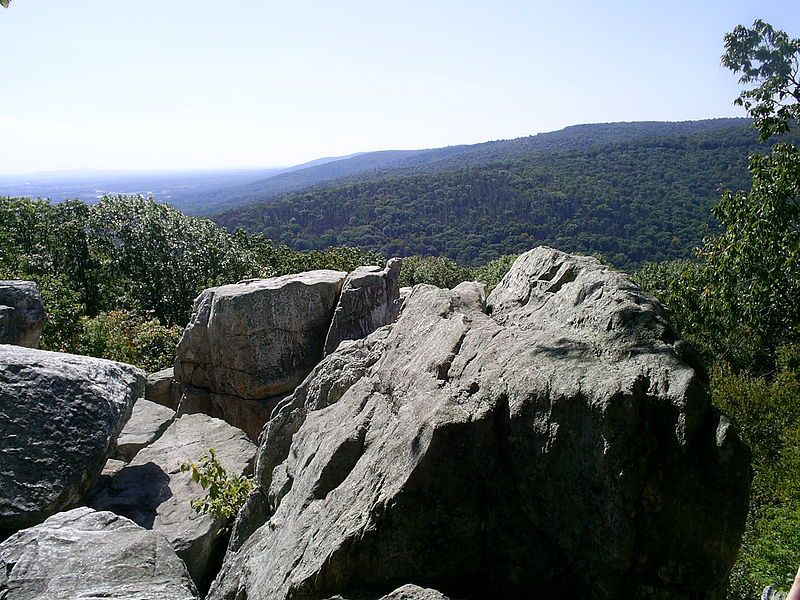 File:Chimney rock catoctin.JPG