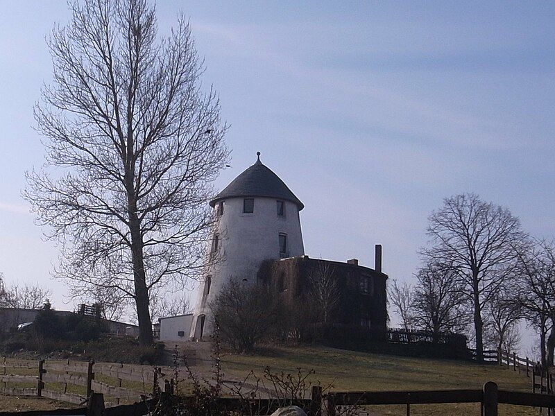 File:Crüchern, Windmühle.jpg