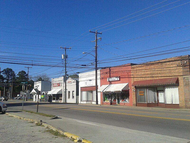 File:Downtown Courtland, Virginia.jpg