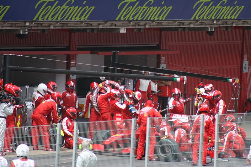 File:Ferrari.pitstop.Spain.09.jpg