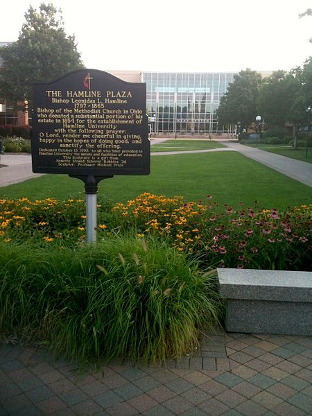 File:Hamline Plaza.JPG