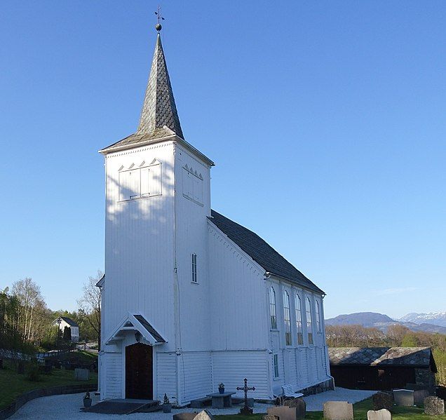 File:Hatlestrand kirke.jpg