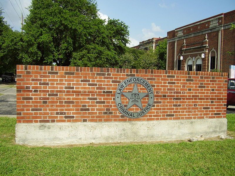 File:HighSchoolForLawEnforcementHouston.JPG