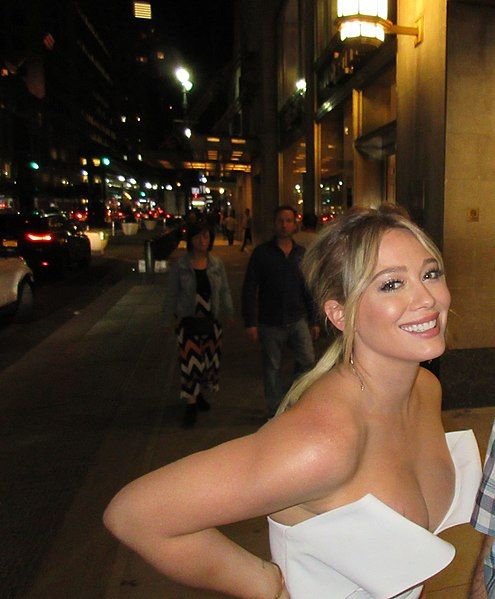 File:Hilary Duff (35661671285).jpg