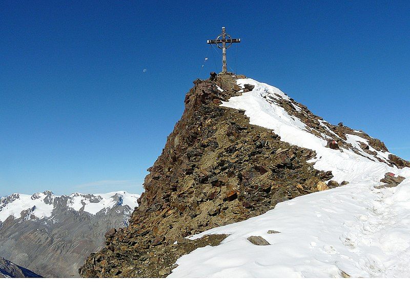 File:Kreuzspitze 3457m.jpg