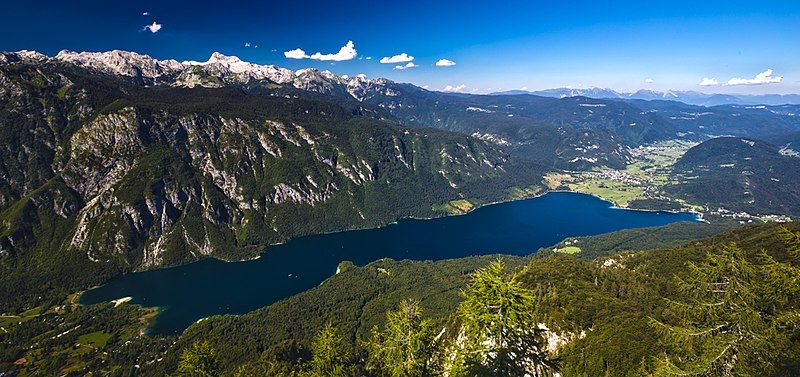 File:Lake Bohinj (9452094709).jpg